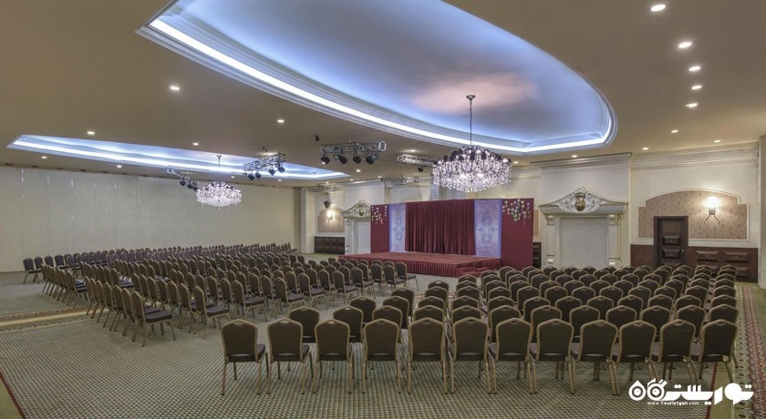 سالن همایش و جلسات